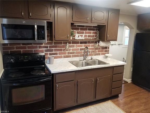 3rd image of 857 Jeanette Ave