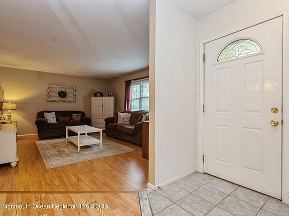 4th image of 814 Clifton Street