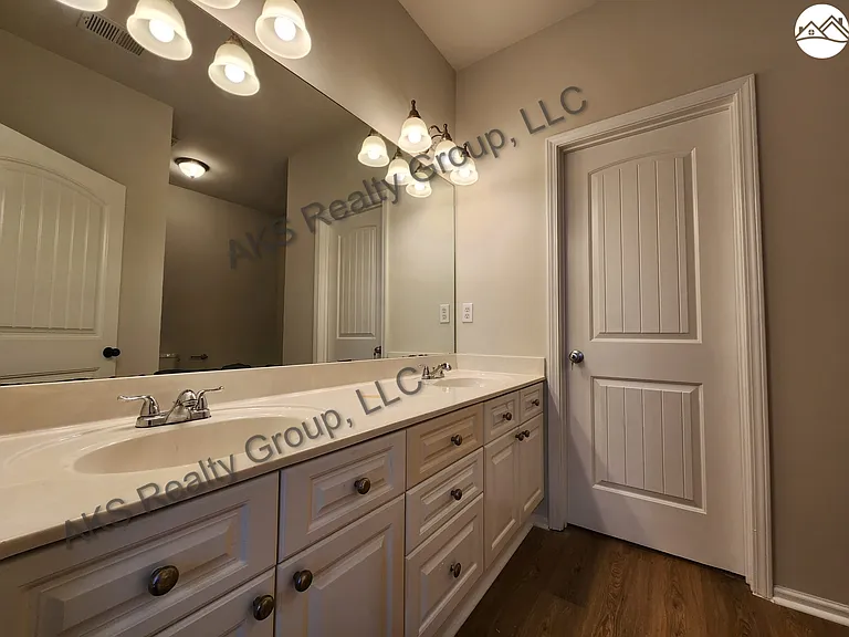 2269 Ridgemont Dr — Photo 9