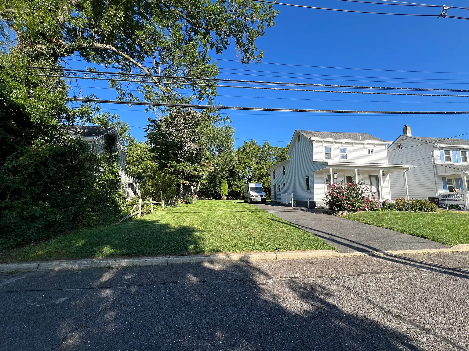 4 bed, 2440 sqft, $4,500 — Photo 2