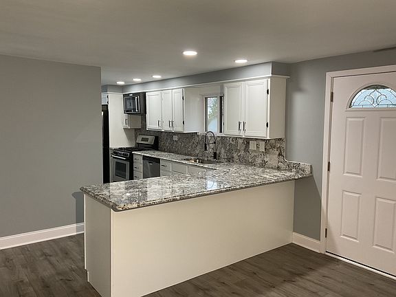 5th image of 518 Tyler Dr
