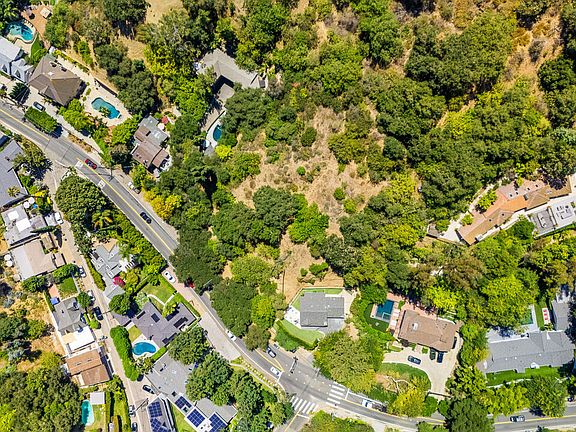 4th image of 2485 Benedict Canyon Dr