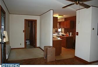 3rd image of 1526 Clinton St