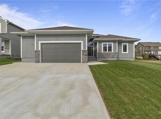 334 SE Highland Park Dr, Lees Summit, MO 64063