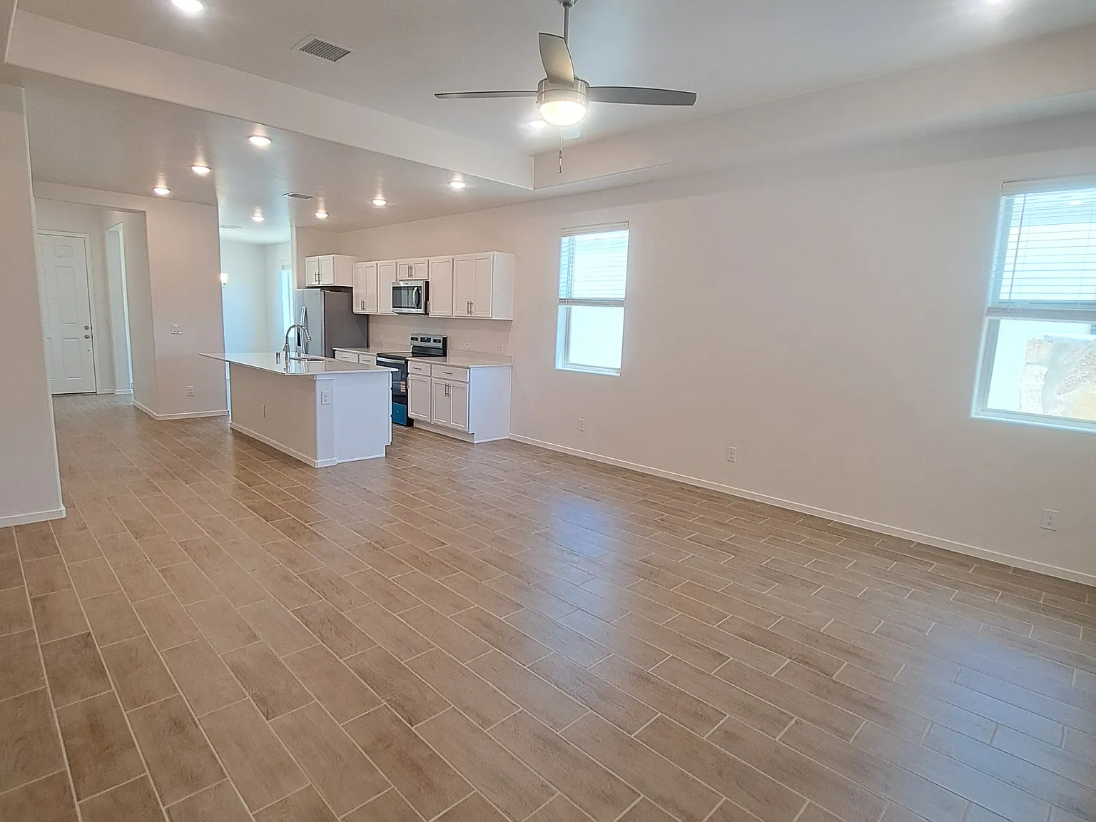 3 bed, 1649 sqft, $1,950 — Photo 3