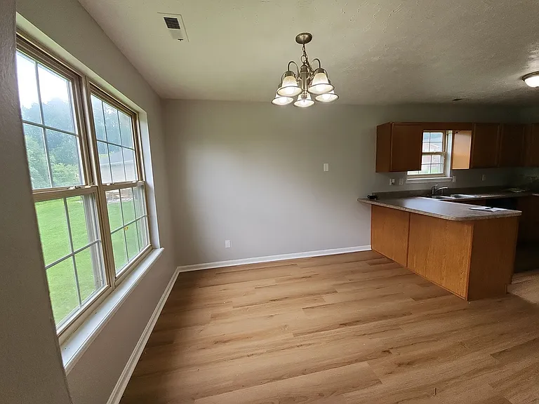 405 Parker Pl — Photo 8