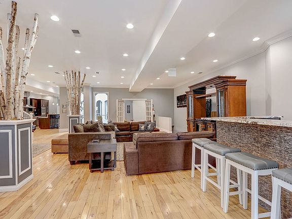 5th image of 22 W Ontario St #400