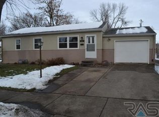 3004 E 24th St, Sioux Falls, SD 57103