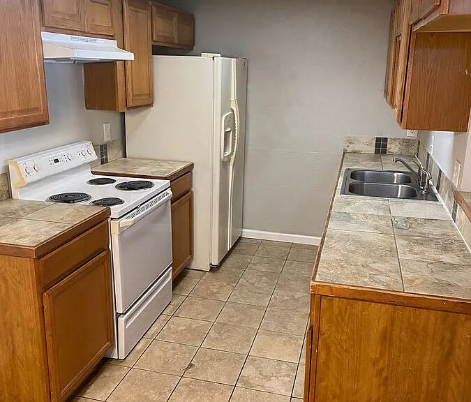 851 S Uravan Ct #B — Photo 3