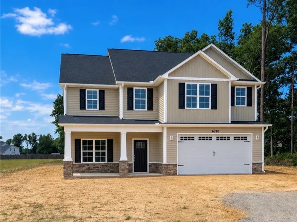 4736 Slew Dr, Hope Mills, NC 28348