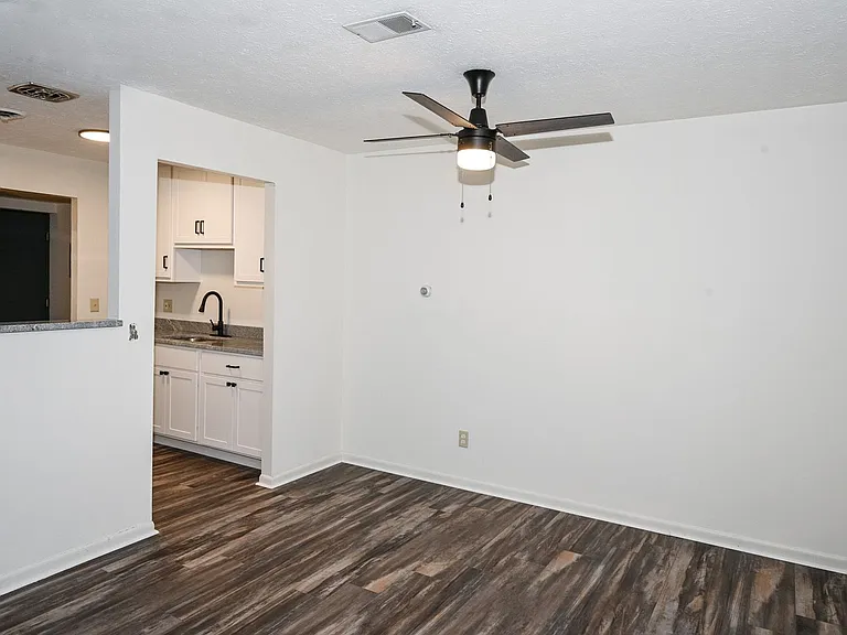 The Ridgeview Apartment — Photo 22