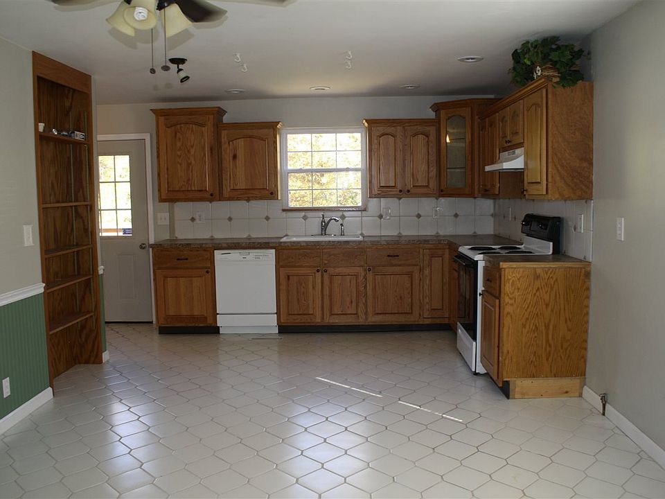2nd image of 931 Kendall Dr