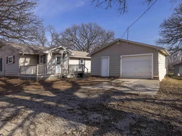 223 W Park Ave, Burlingame, KS 66413