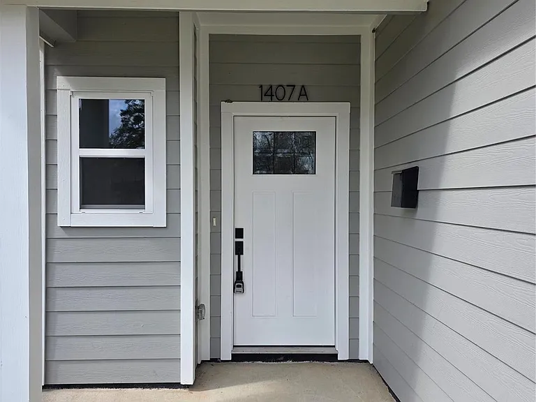 1407 Odd Fellow St #A — Photo 2