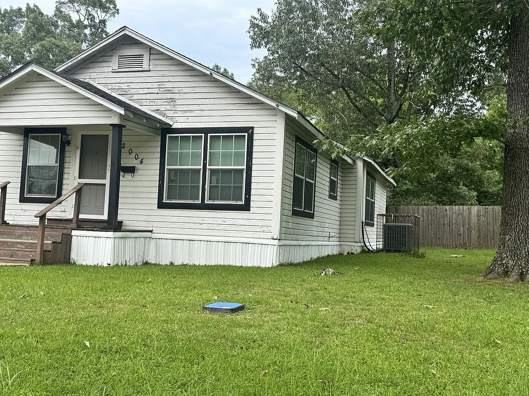 2 bed, 2.0 bath, 1250 sqft, $1,300 — Photo 2