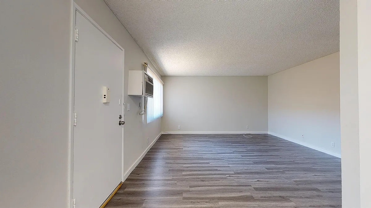 Building Photo - 400 N Serrano Ave #101