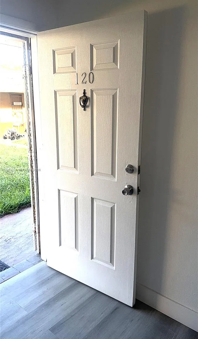 New World Condo Apts Iii — Photo 2