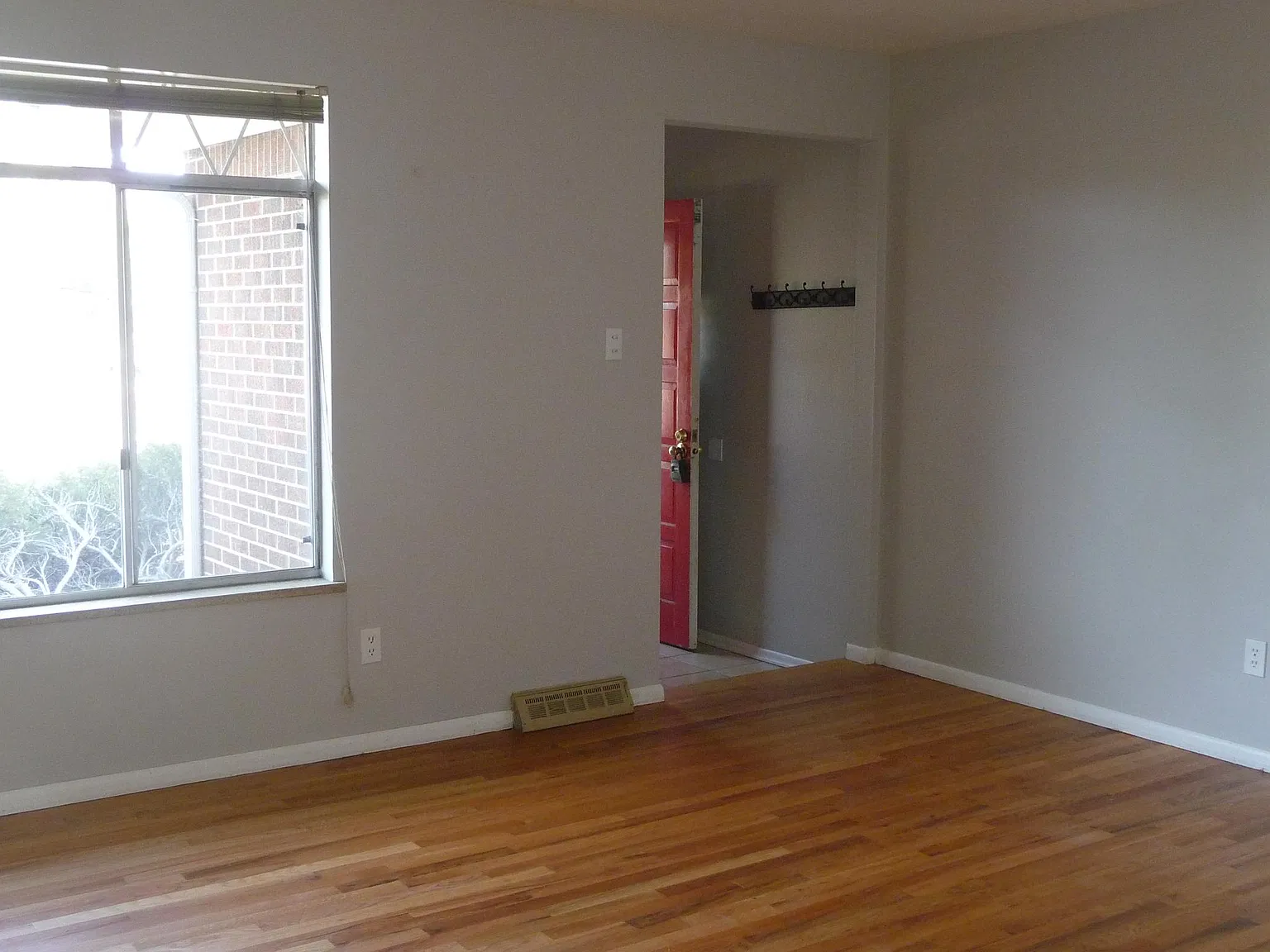 3 bed, 2742 sqft, $2,730 — Photo 2