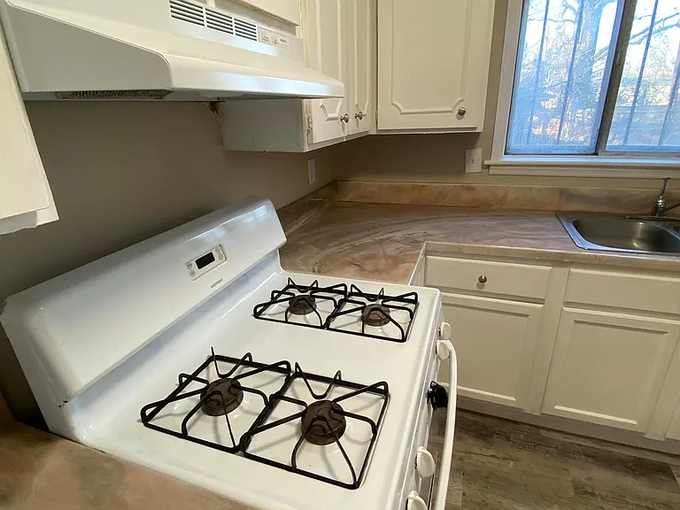 3414 Carnes Ave — Photo 2