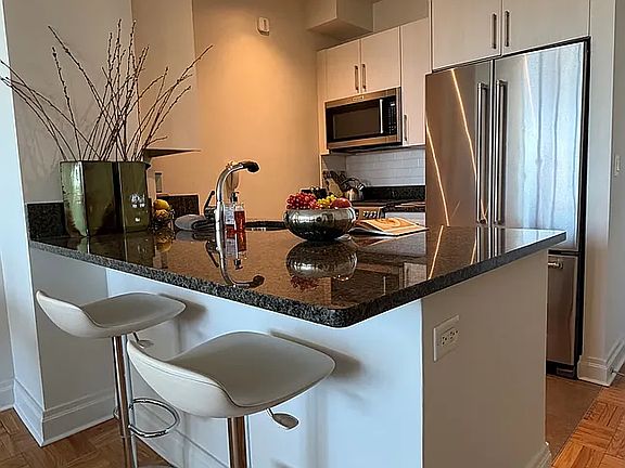 5th image of 1510 Lexington Ave APT 14Q