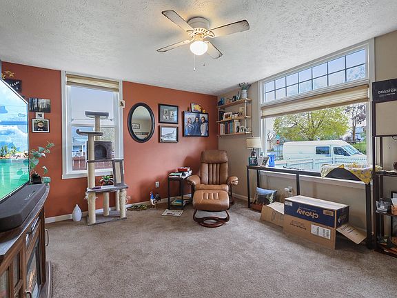 5th image of 729 W Spofford Ave