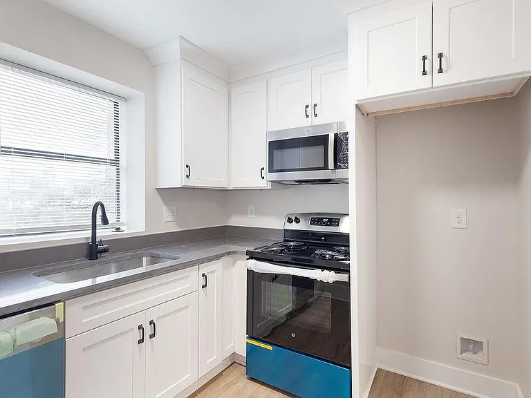 396 Linden Ave NE #202 — Photo 20