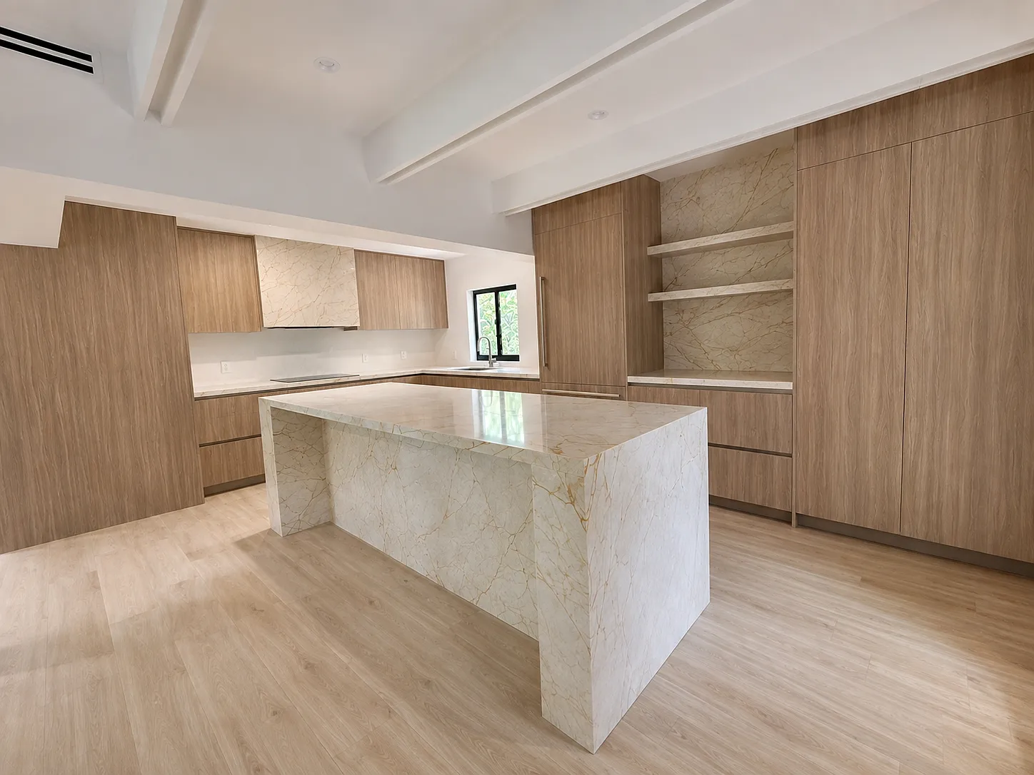 3 bed, 2019 sqft, $7,550 — Photo 4