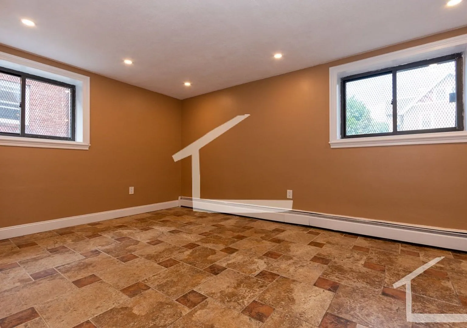 Excellent Value 1-bed in Allston with Heat/HW Incl — Photo 4