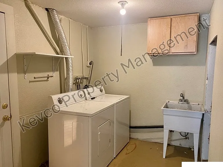 1400 Hillcrest Dr — Photo 15