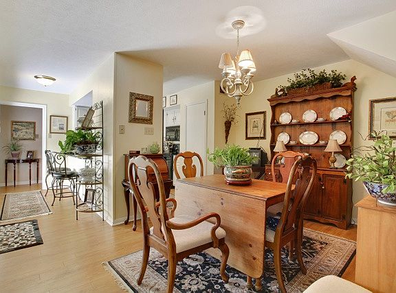 3rd image of 4140 Chateau Blvd APT A