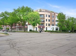586 Crescent Blvd APT 304, Glen Ellyn, IL 60137