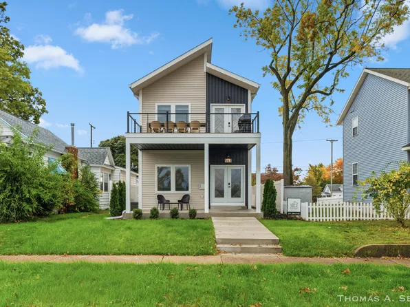 593 W Webster Ave, Muskegon, MI 49440