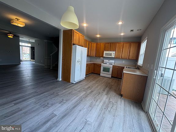 5th image of 128 Springfield Cir