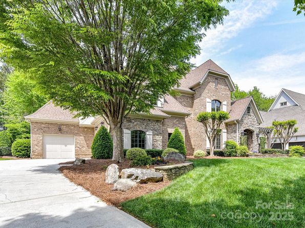825 Hudson Pl, Davidson, NC 28036