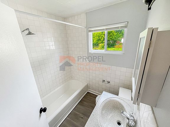 5th image of 14387 Leonard Ave