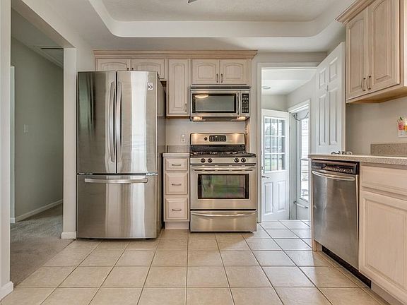 2nd image of 1677 Mayfair Blvd