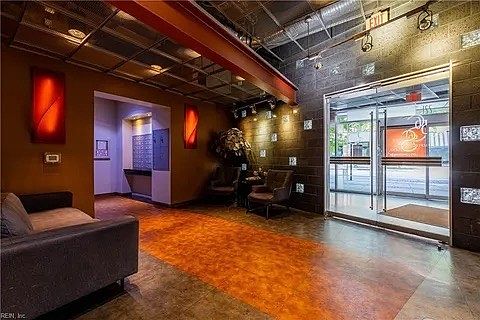 4th image of 221 Market St Unit 206