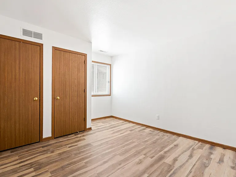 303 Meadowview Ct — Photo 11