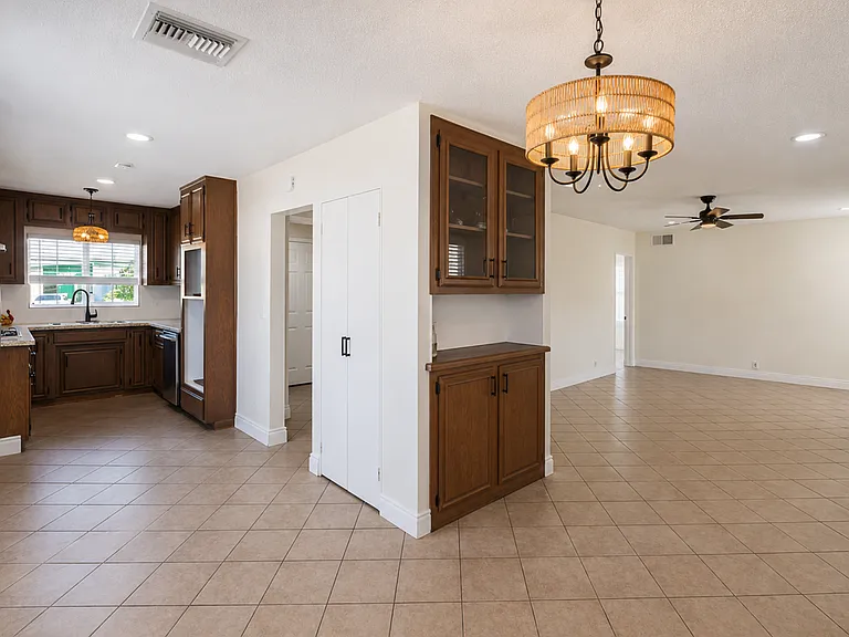 2709 Dore Dr — Photo 3