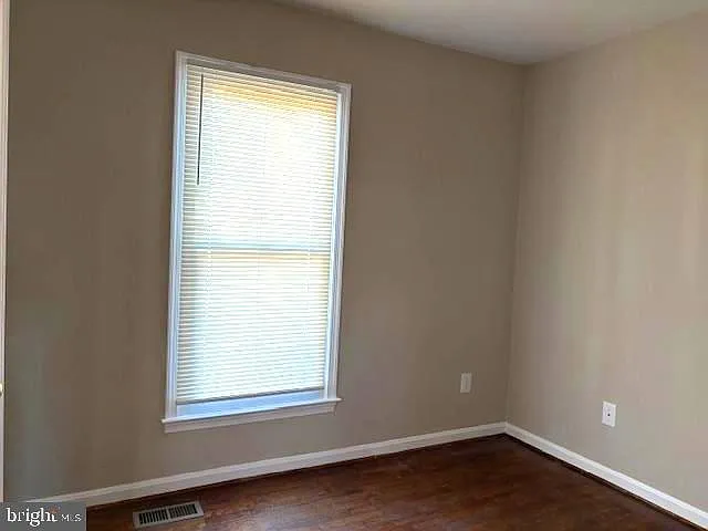 4 bed, 2.5 bath, 2910 sqft, $4,200 — Photo 4