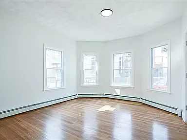 135-137 Superior St #1 — Photo 4