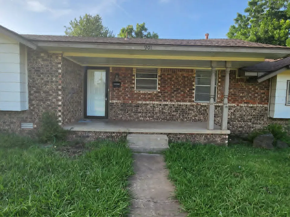 901 Holoway Dr
