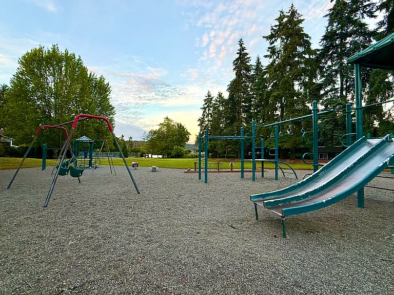 18913 SE 44th Pl — Photo 26