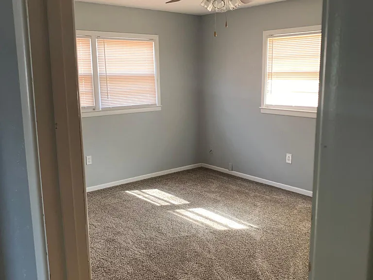 1408 E Broadway St — Photo 5