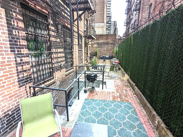 224 E 85th St #1 — Photo 17