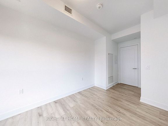 3rd image of 585 Bloor St E #3322