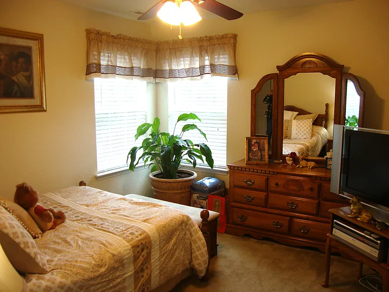 709 Valentine Ln — Photo 7