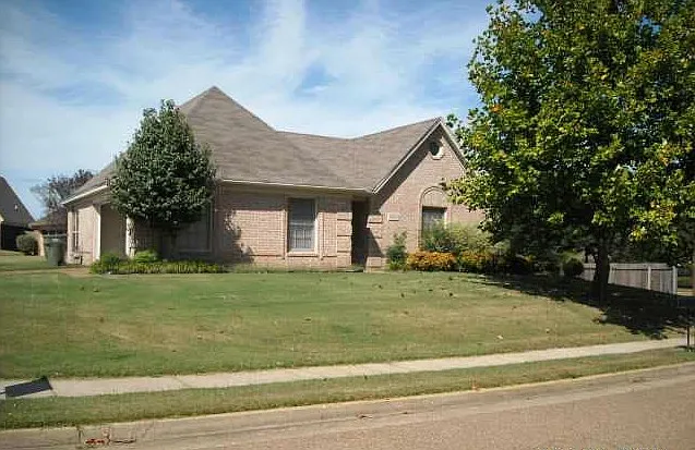 8466 Riverwood Farms Pkwy — Photo 1