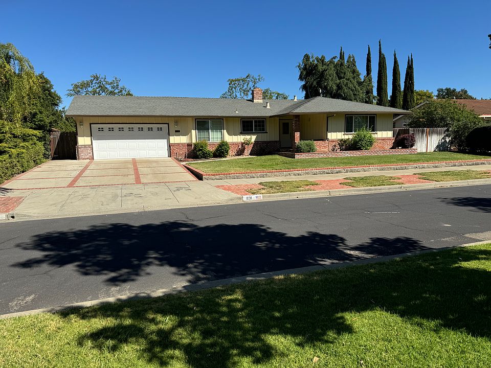 1131 Avenida De Las Palmas