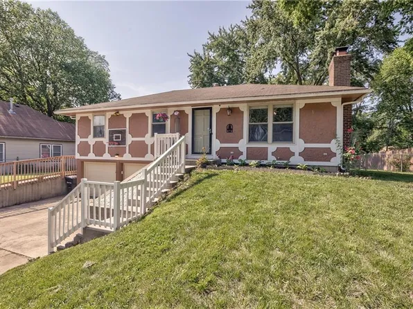 1017 Kiowa St, Leavenworth, KS 66048